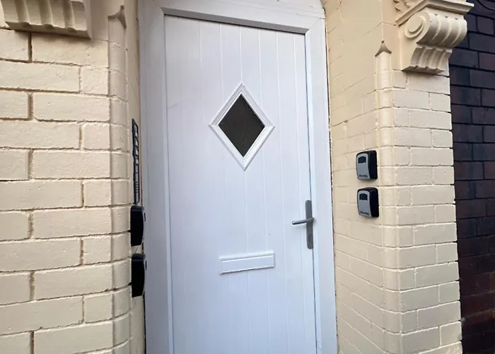Modern Flat Near City Centre 3