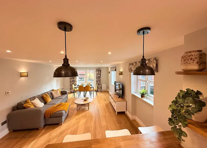 Penthouse River View Apartment With Secure Parking