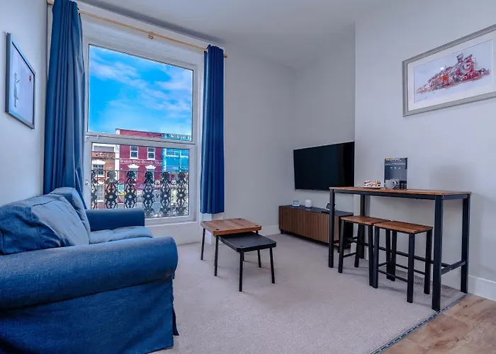 Central City Apartment: Near Cafes, Bars & Bistros