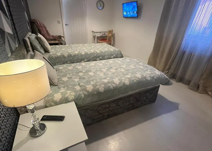 Executive Room 3 Near Southmead Hospital On Suite Bathroom