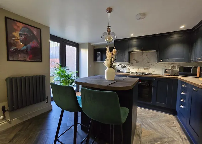 Luxurious Contemporary Smart City Centre Apartment