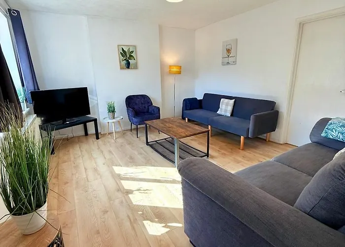 Winsbury Way 3 Bedroom Long Stays