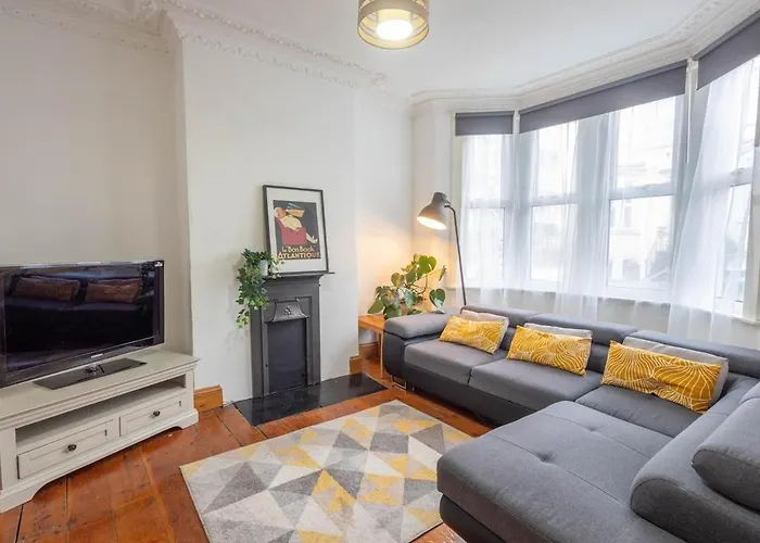 Large House, Garden, 3 Bedrooms
