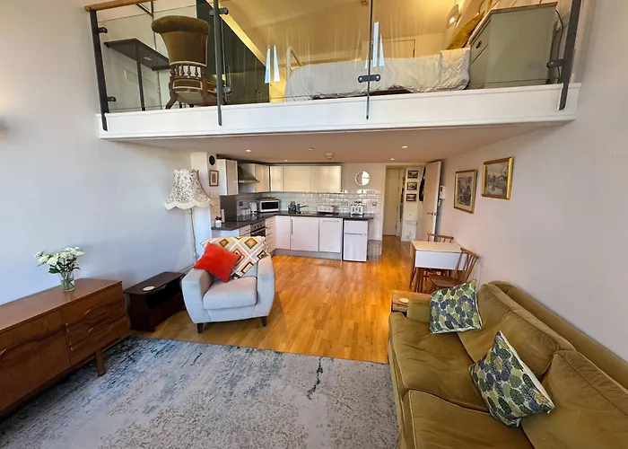 One Bedroom Mezzanine Flat In Robinson Building