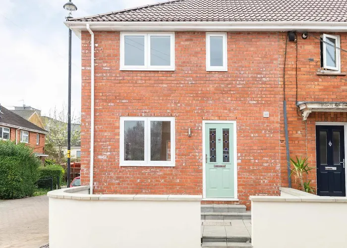 Dings House With Free Parking In Super Central South West City Location By Staystaycations