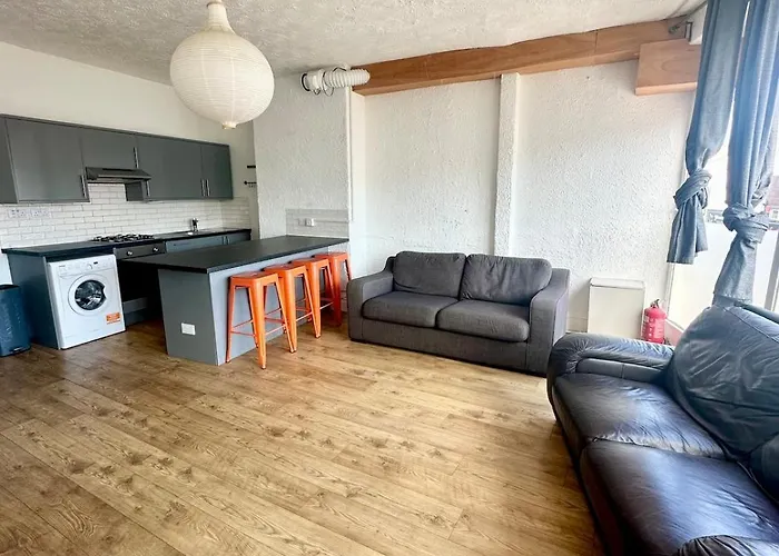 Maisonette Central Gloucester Rd