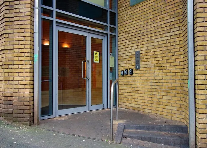 Bright 1Bedroom Apartment, Central Location With Balcony