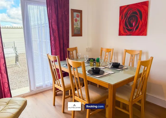 Orion\'S Place 3 Bedroom House By Altoluxoexperience Short Lets & Serviced Accommodation With Free Parking