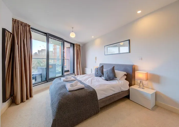 Cleyro Serviced Apartments - Finzels Reach