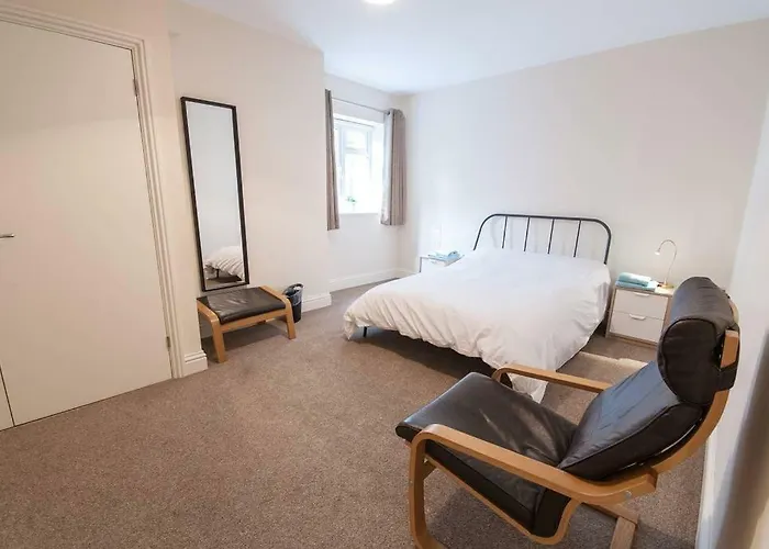 The Broadmead Forest - Spacious City Centre 3Bdr Apartment