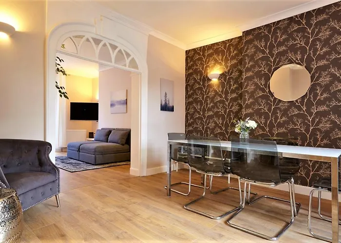 Meredith Way With Parking - Your Apartment