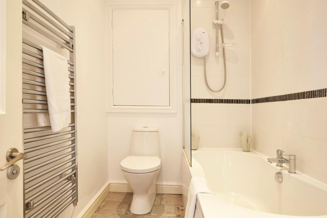 Apartment Redcliffe Parade No11 I Your *