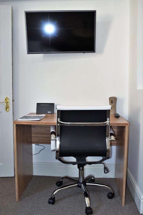 Berkeley Square Pads Apartment