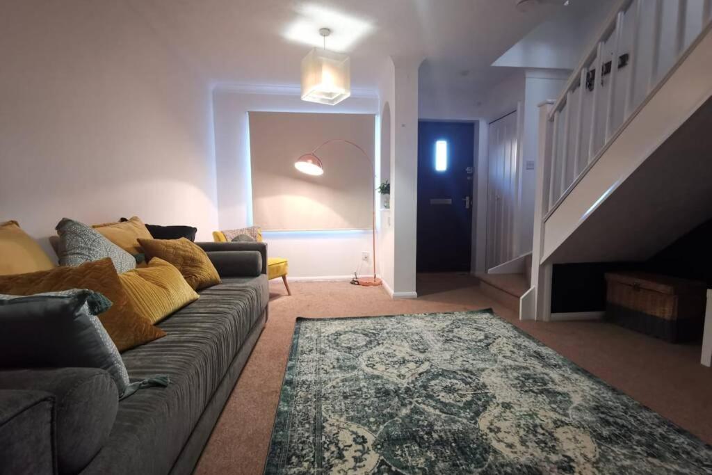 Cosy Up In Palmers Leaze Apartment *