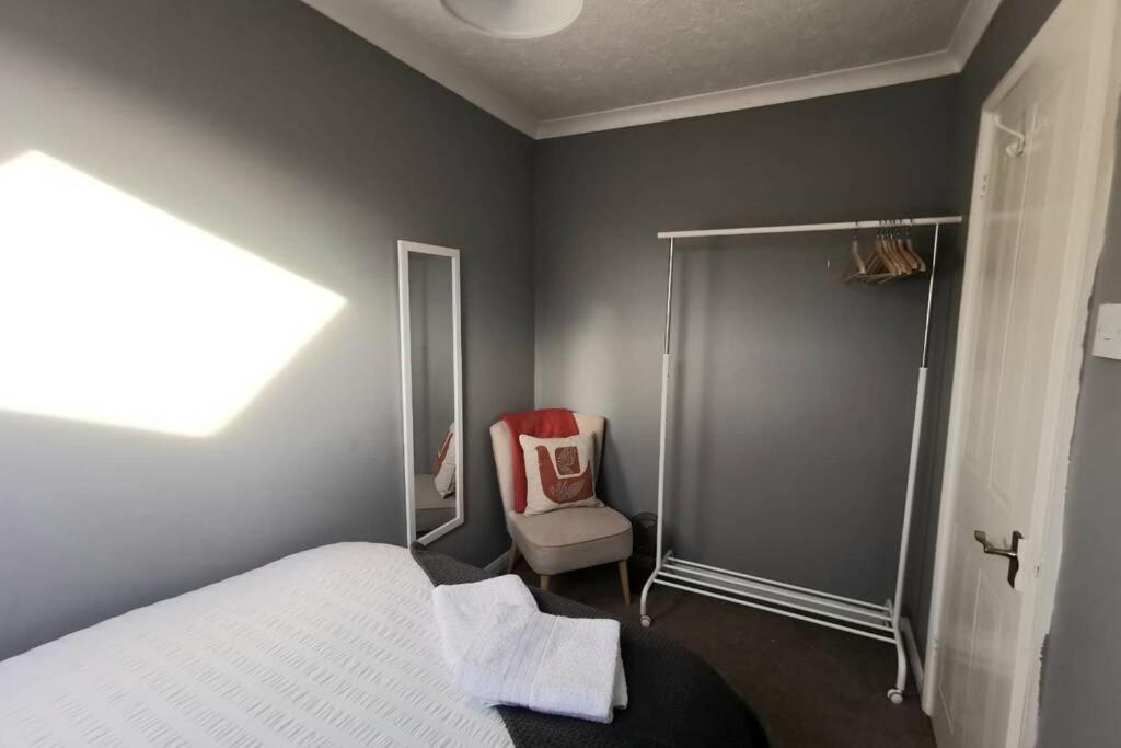 Cosy Up In Palmers Leaze Apartment *