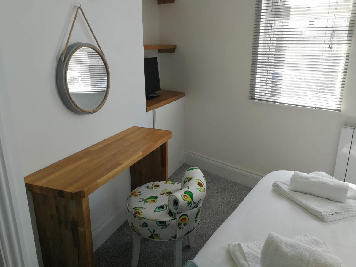 Derby Den By Cliftonvalley * Bristol