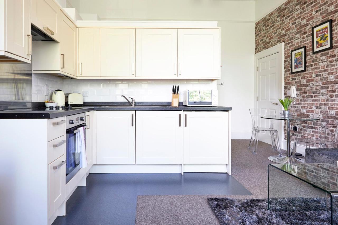 Berkeley Square Pads Apartment *