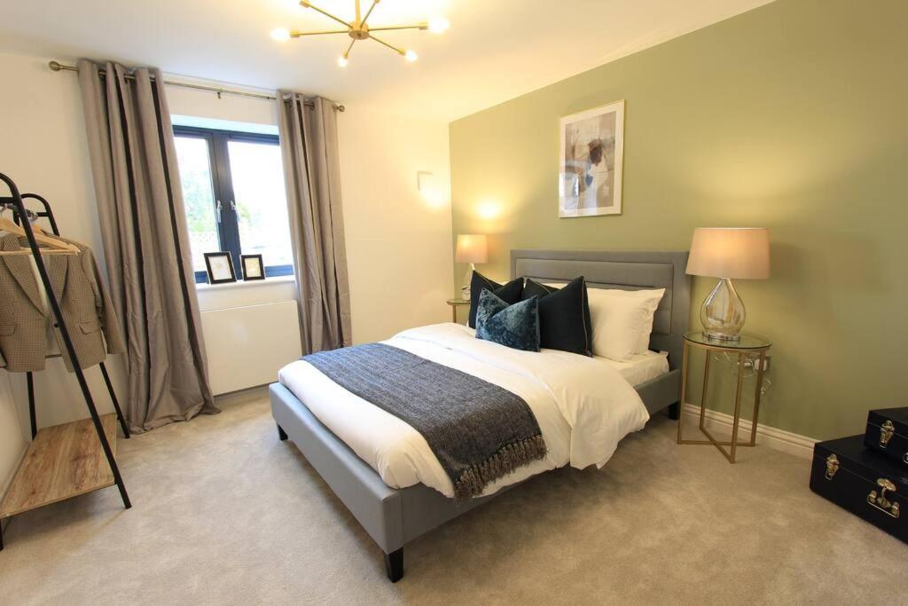 Cabot Mews 2 Apartment Bristol