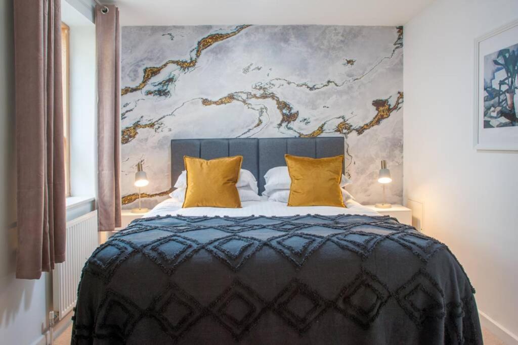 Clifton Jewel - 4 Bed Townhouse With Parking. Mycityhaven *