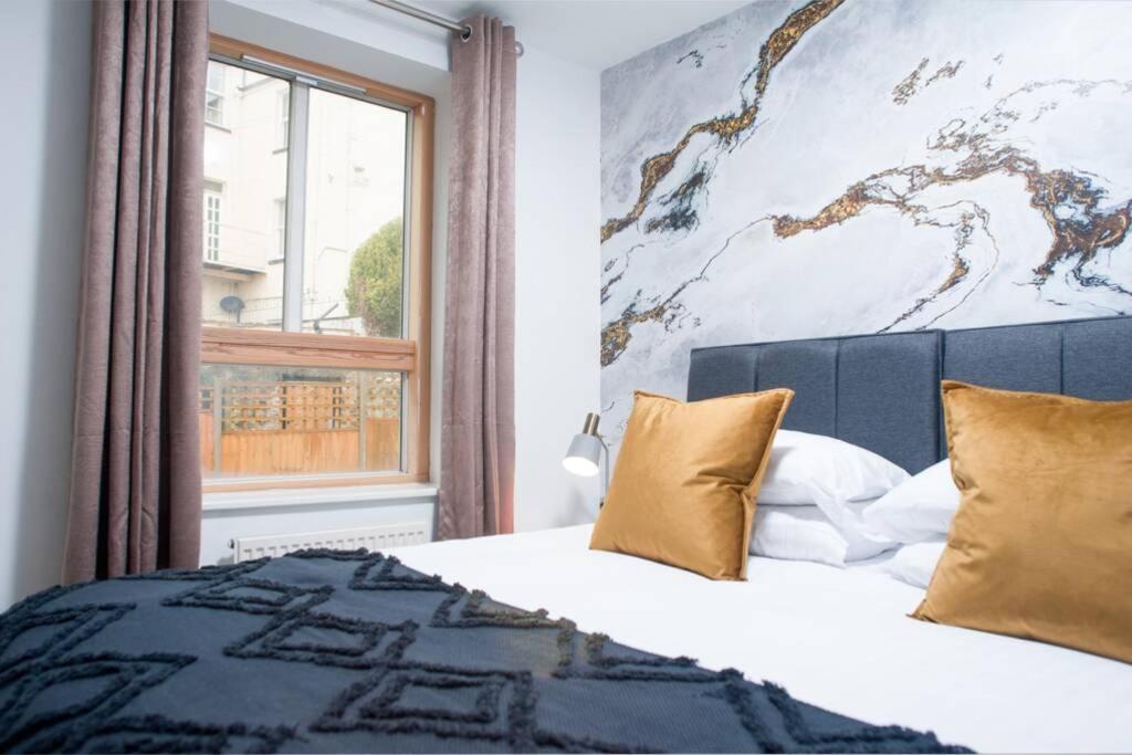 Clifton Jewel - 4 Bed Townhouse With Parking. Mycityhaven