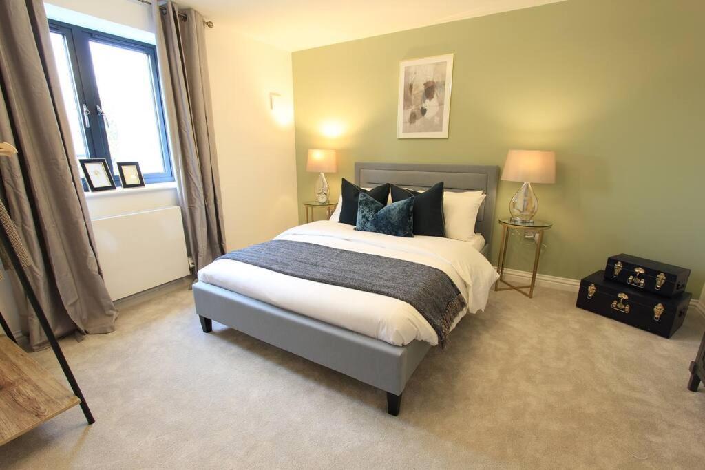 Cabot Mews 2 *
