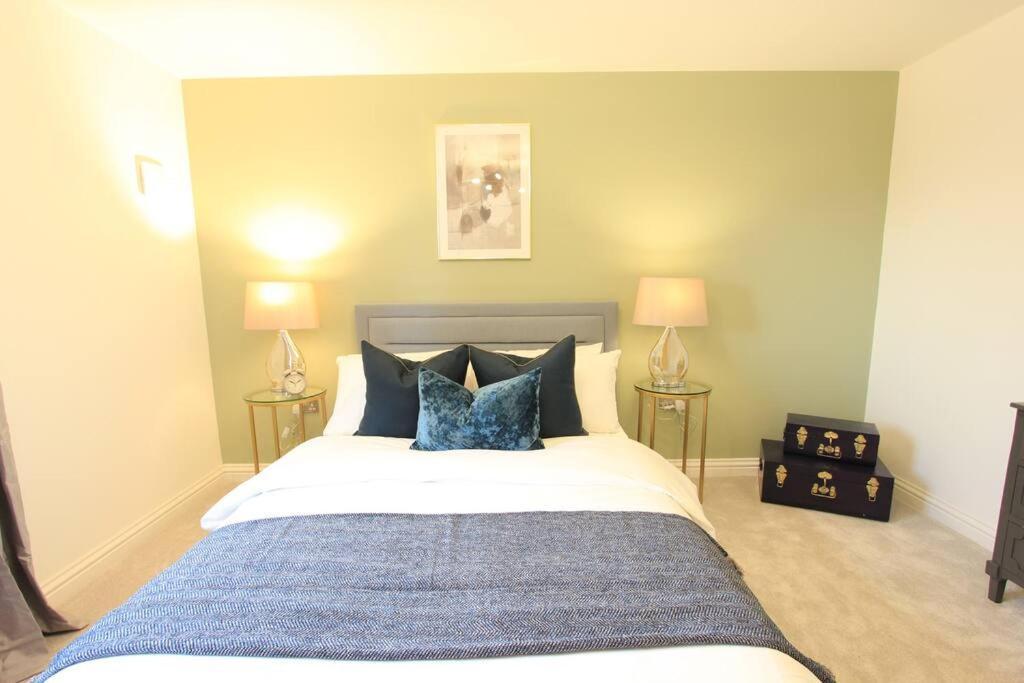 Cabot Mews 2 Apartment