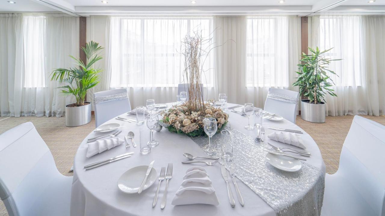 Centre By Ihg Hotel 4*