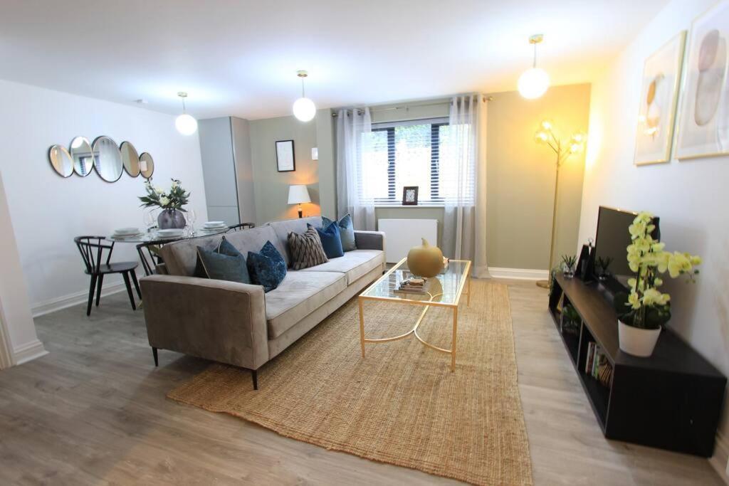 Cabot Mews 2 *