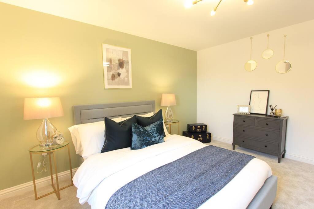 Cabot Mews 2 * Bristol