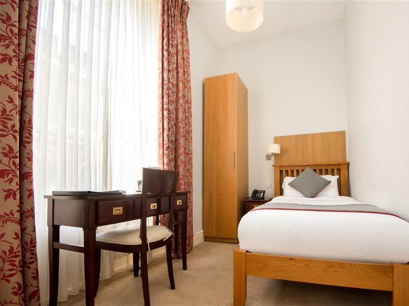 Hotel Oyo The Regency, Clifton 3*