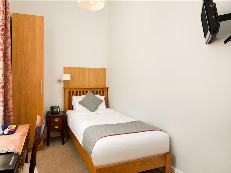 Oyo The Regency, Clifton