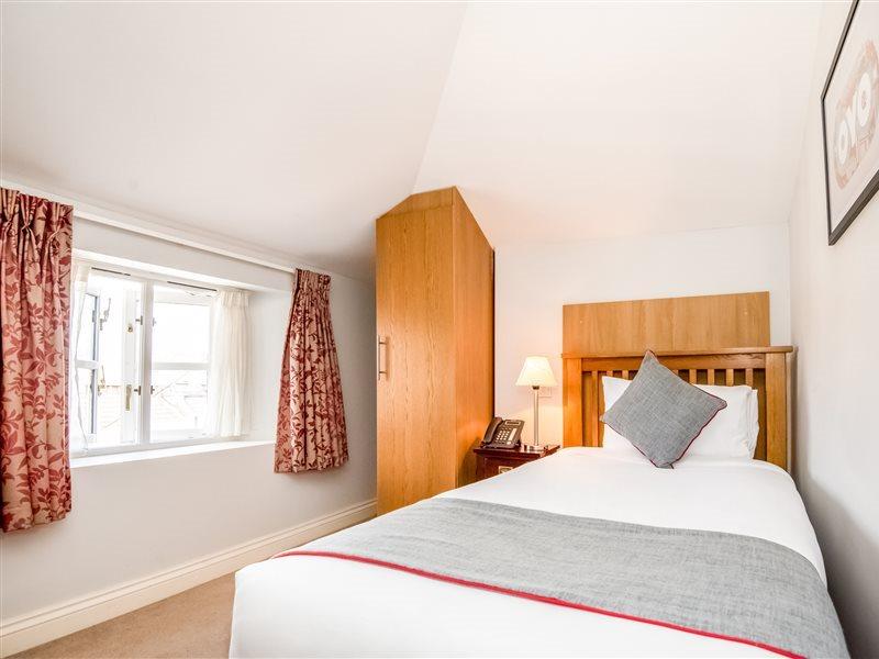 Oyo The Regency, Clifton 3*