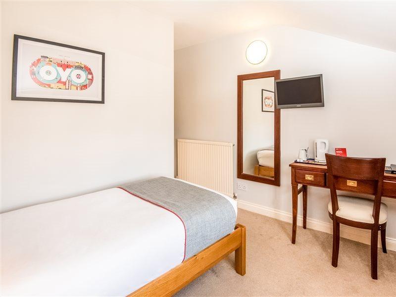 Oyo The Regency, Clifton Hotel