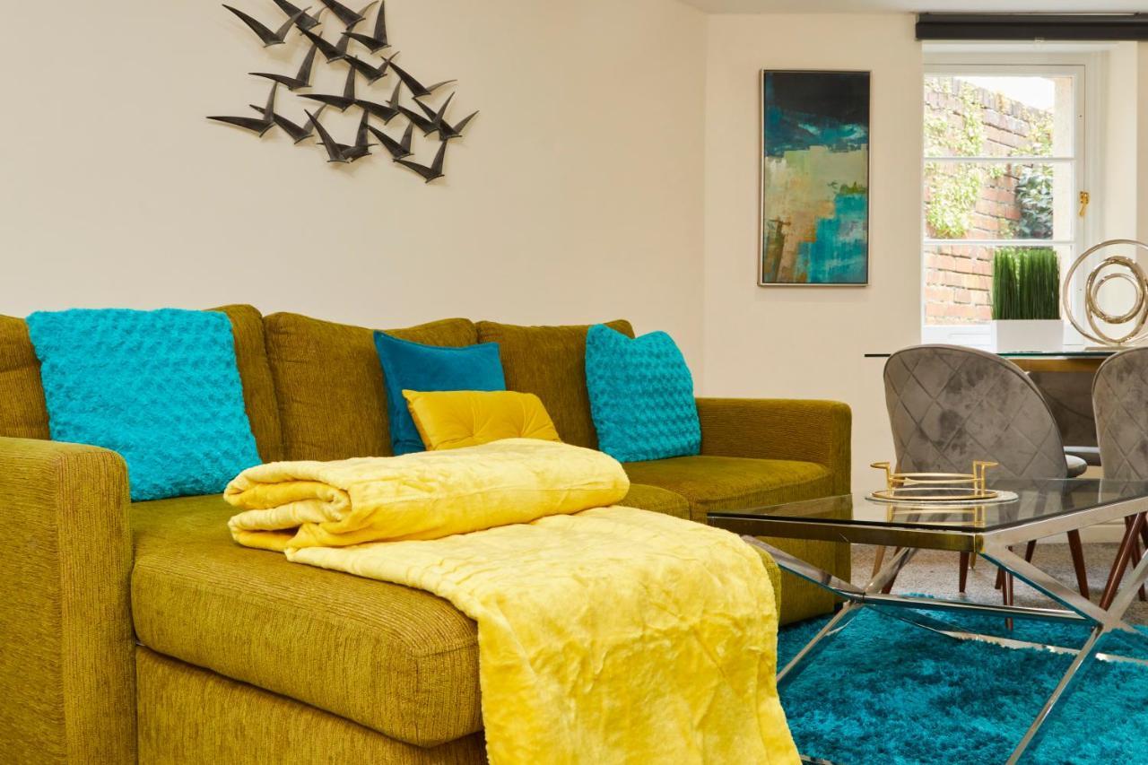 The Exquisite Gem Of Clifton Apartment *