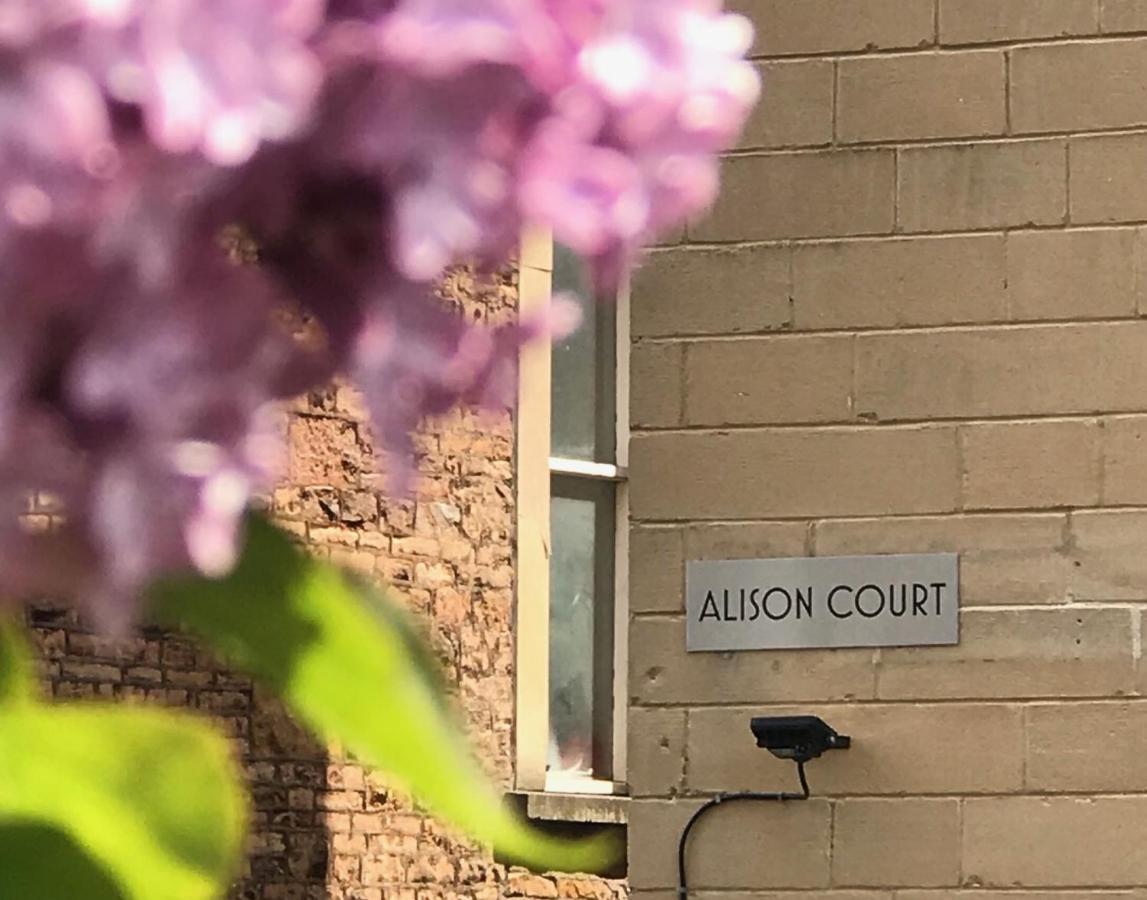Alison Court - Urban Apartment *