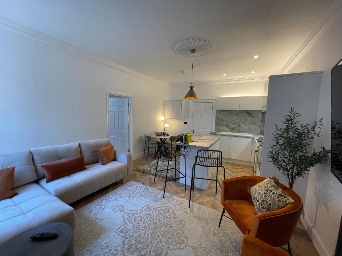 Apartment Central Period 2 Bed With Free Parking On Site Sleeps 1-6 Bristol