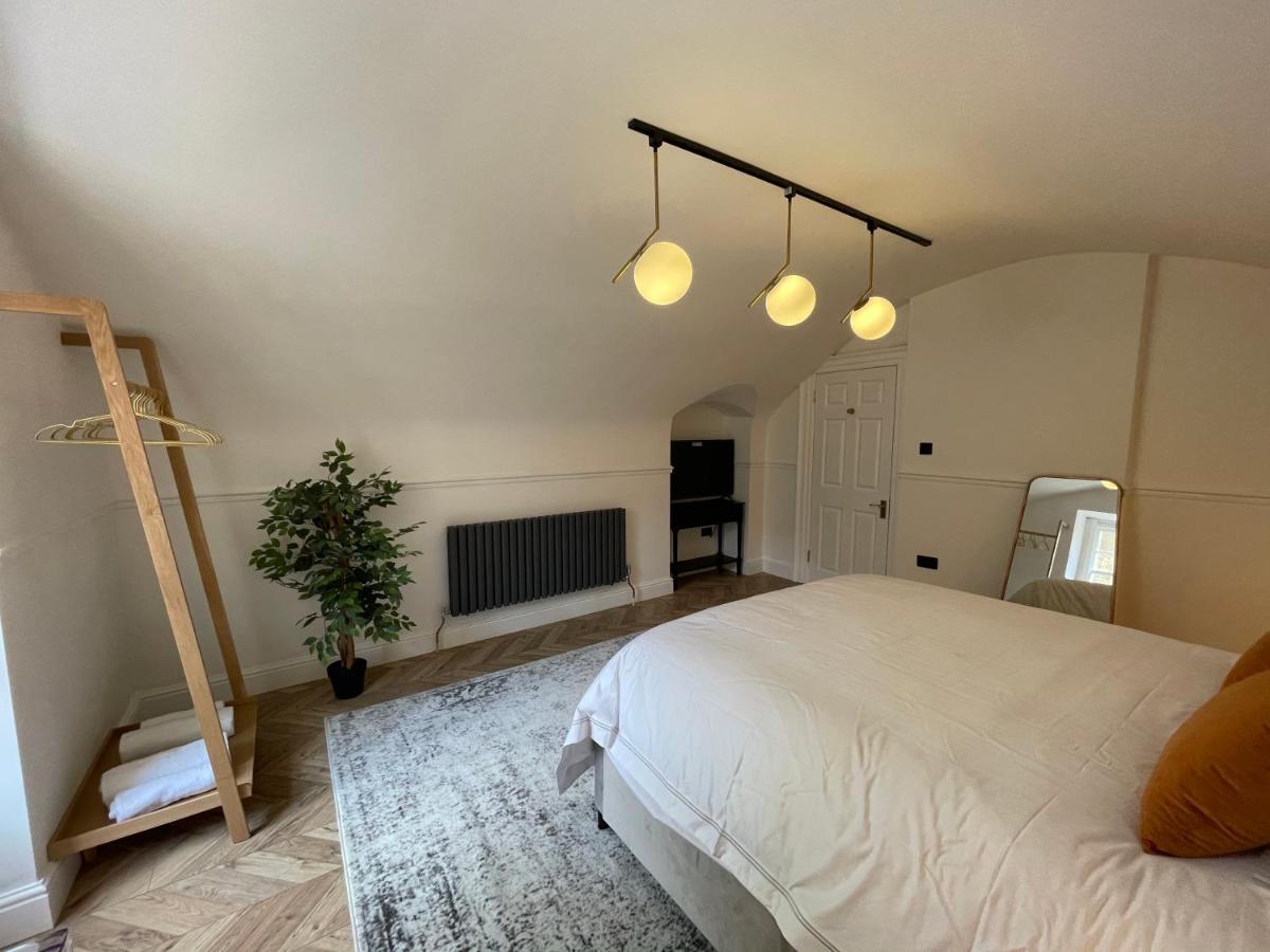 Central Period 2 Bed With Free Parking On Site Sleeps 1-6