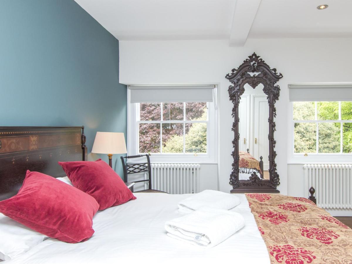 3 Berkeley Square Bed & Breakfast