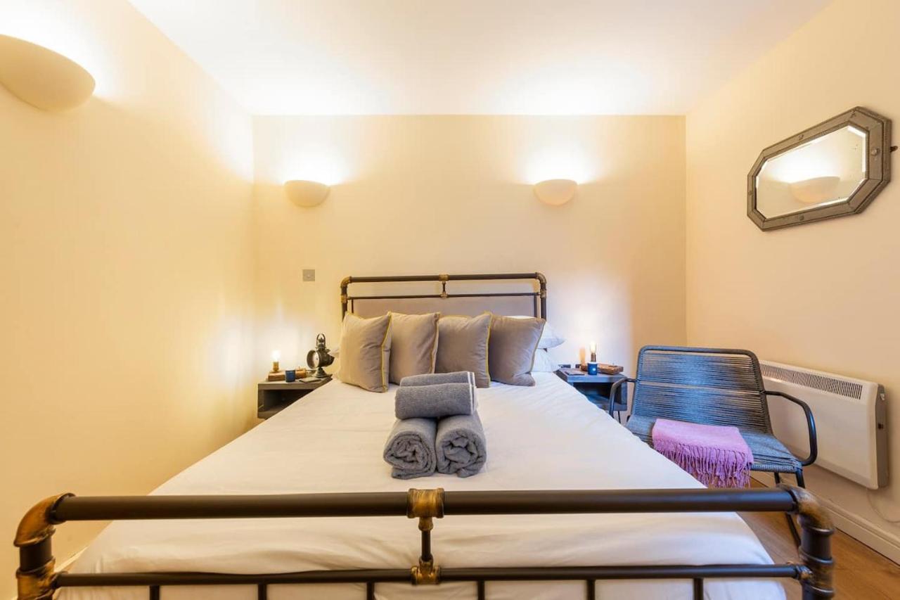 Large Boutique Harbourside Apartment - Football Table (Adults Only) Bristol
