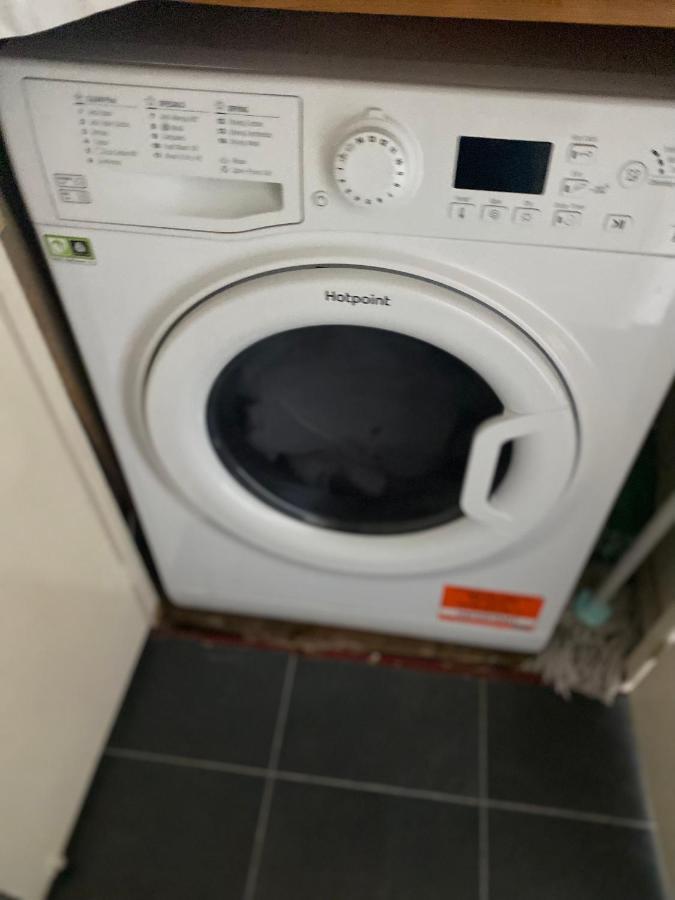 Cosy One Bedroom Near Stoke Croft!! Central!! * Bristol