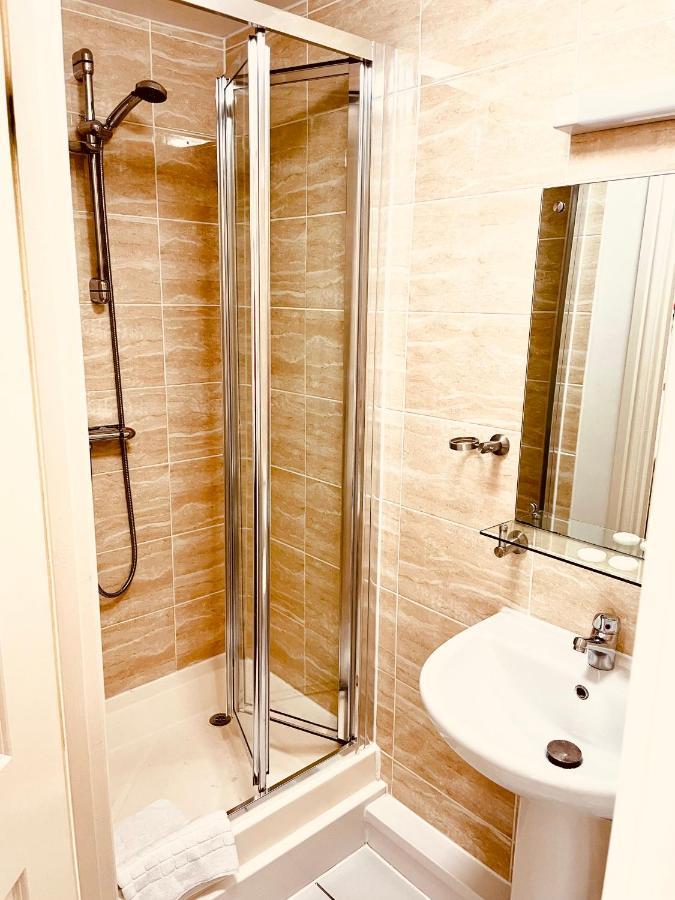 Serviced Lettings - Beaufort Court Apartment