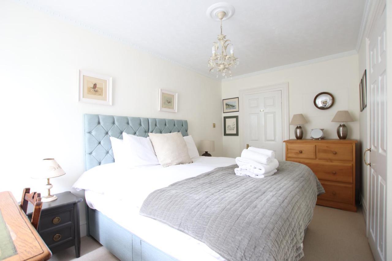 Charming & Spacious Georgian Garden Flat *