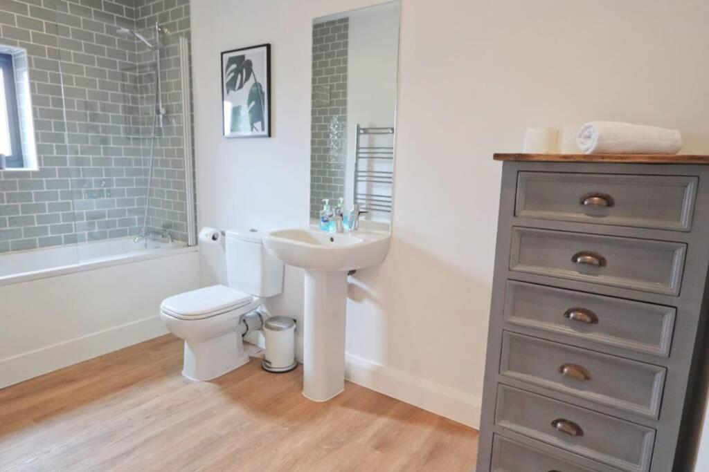 Contemporary 2 Bedroom With Parking