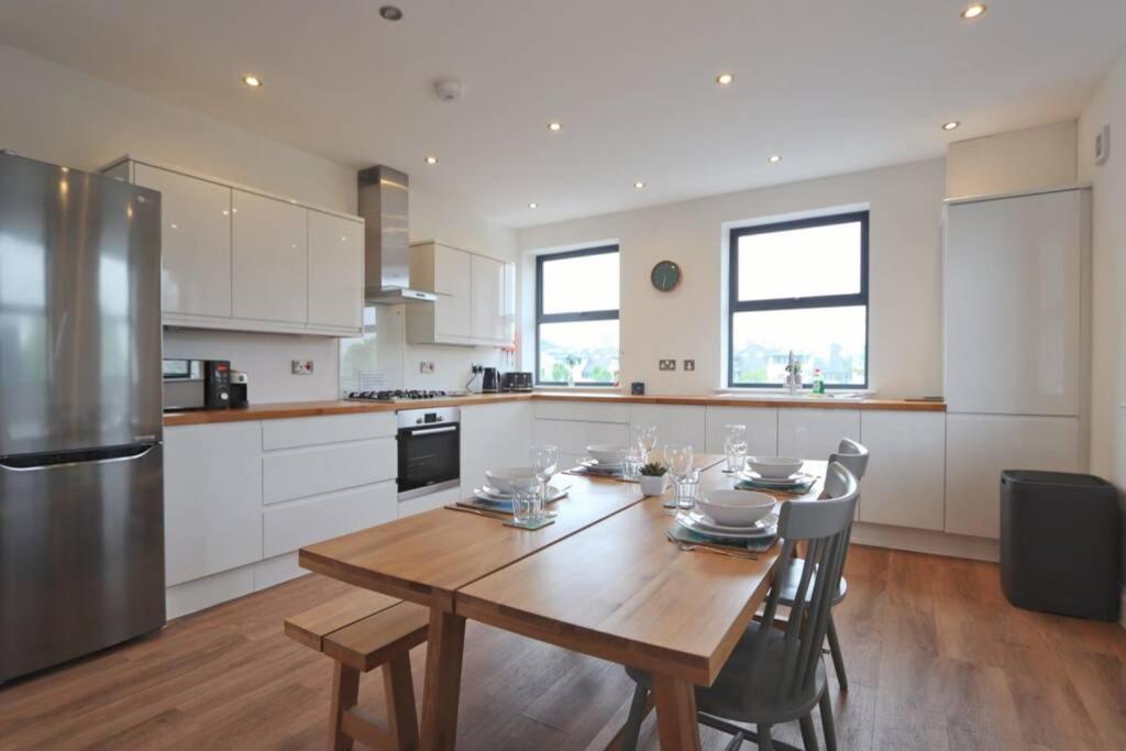 Contemporary 2 Bedroom With Parking * Bristol