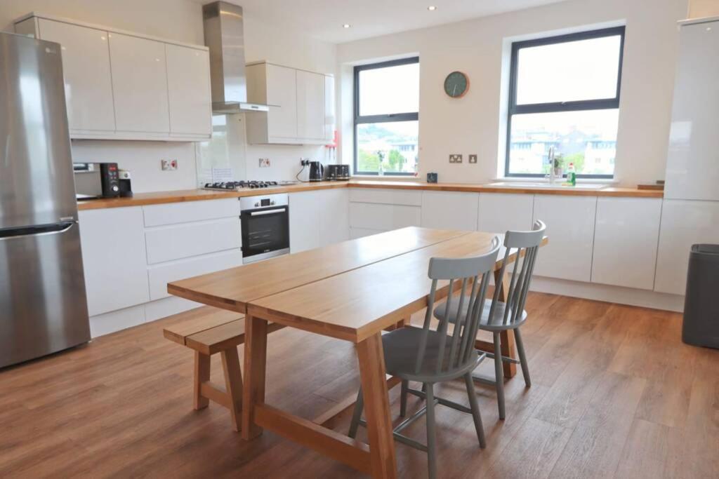 Contemporary 2 Bedroom With Parking