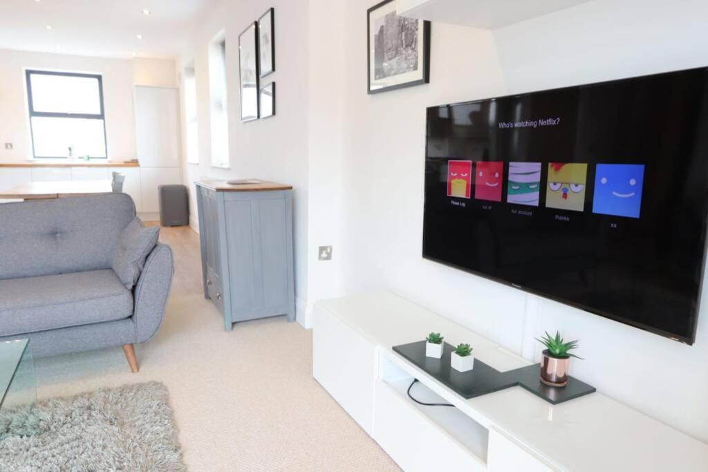 Contemporary 2 Bedroom With Parking * Bristol