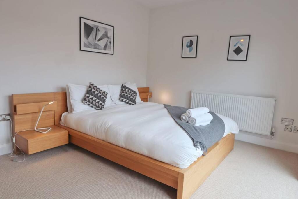Contemporary 2 Bedroom With Parking Apartment