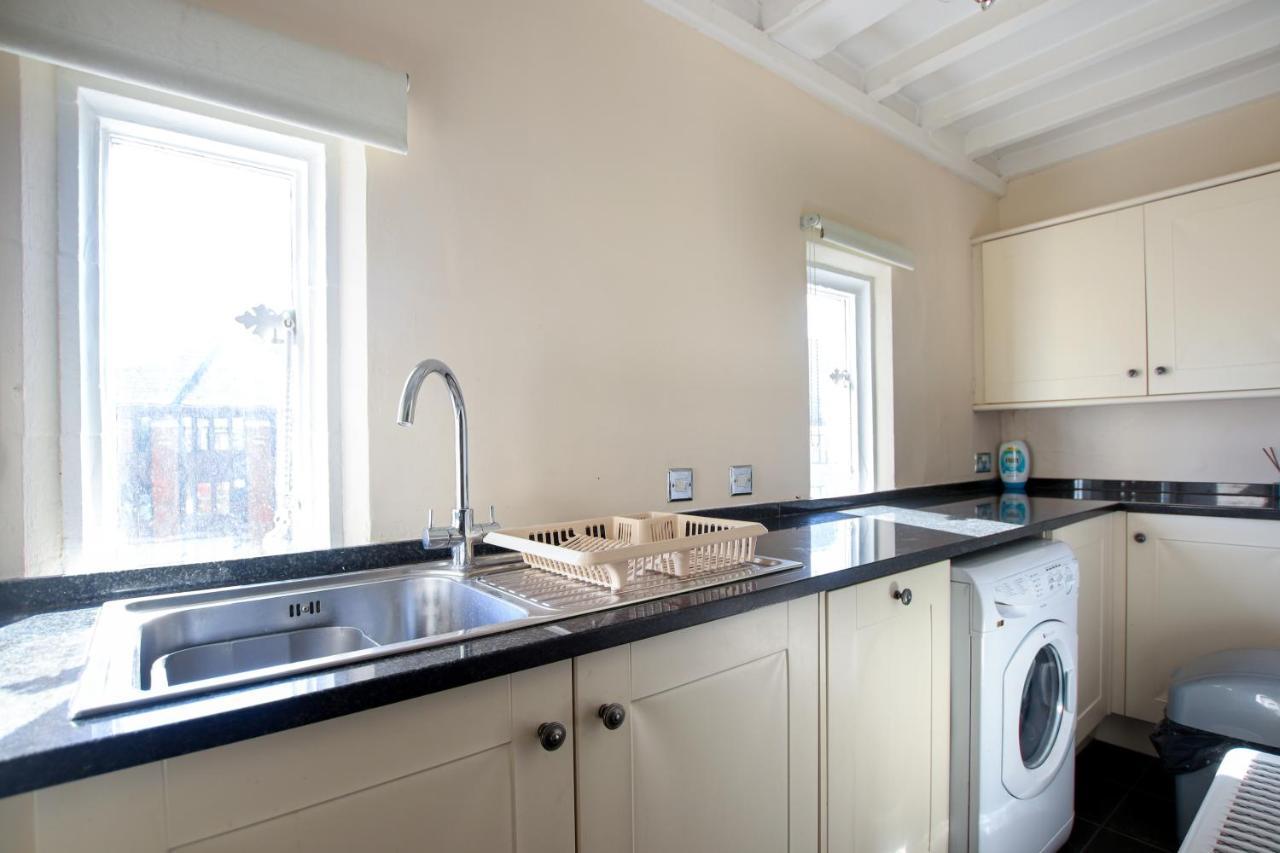 Centrally-located Flat In Stunning Period Building Apartment