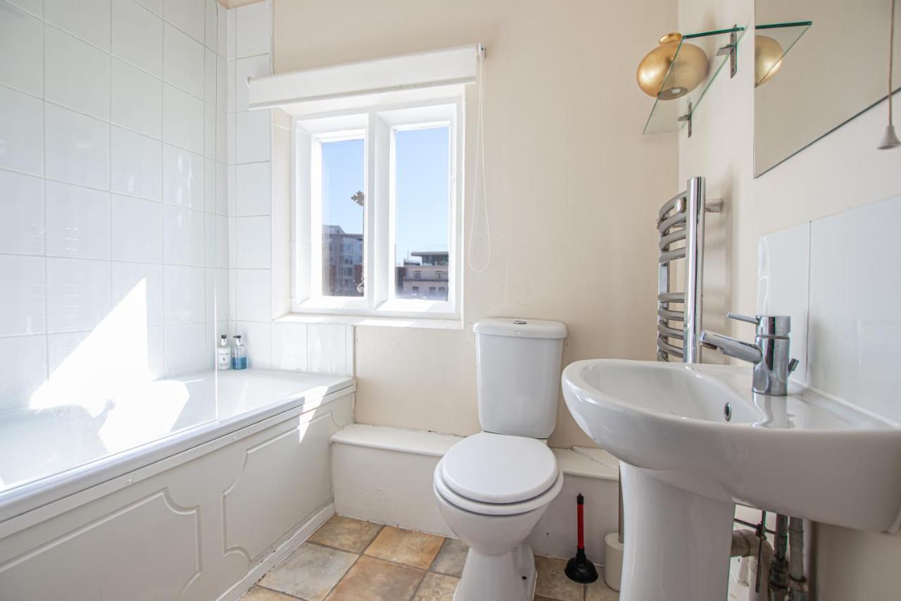 Centrally-located Flat In Stunning Period Building * Bristol