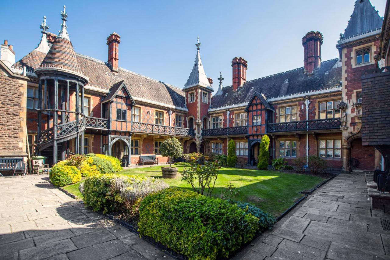 Centrally-located Flat In Stunning Period Building *